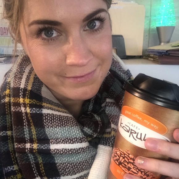 Meet your Posher, Staci - Picture 2 of 4